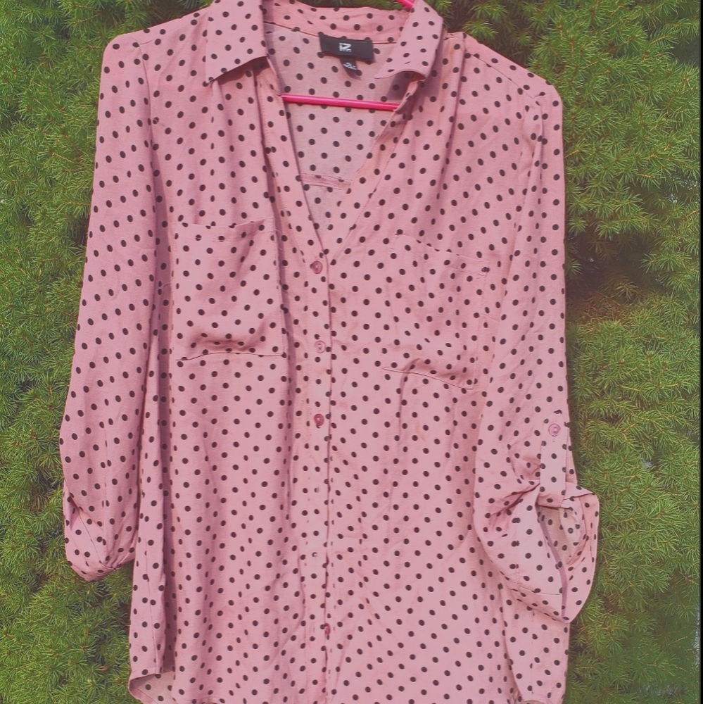 IZ BYER V NECK ROLL TAB POLKA DOT SHIRT